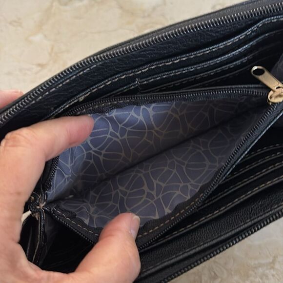 Ricardo Beverly Hills Leather RFID Long Zippered Wallet - Picture 11 of 13